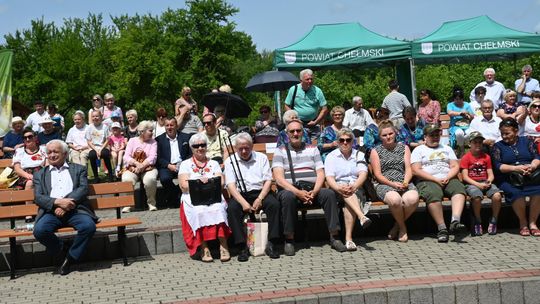 III Powiatowy Festiwal Piosenki Biesiadnej i Święto Rodzin Zastępczych w Nowinach cz. II [GALERIA ZDJĘĆ]