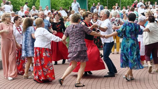 III Powiatowy Festiwal Piosenki Biesiadnej i Święto Rodzin Zastępczych w Nowinach cz. II [GALERIA ZDJĘĆ]