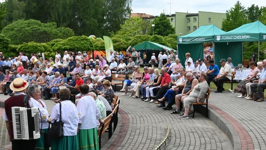 III Powiatowy Festiwal Piosenki Biesiadnej i Święto Rodzin Zastępczych w Nowinach cz. II [GALERIA ZDJĘĆ]