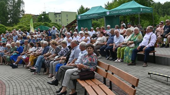 III Powiatowy Festiwal Piosenki Biesiadnej i Święto Rodzin Zastępczych w Nowinach cz. II [GALERIA ZDJĘĆ]