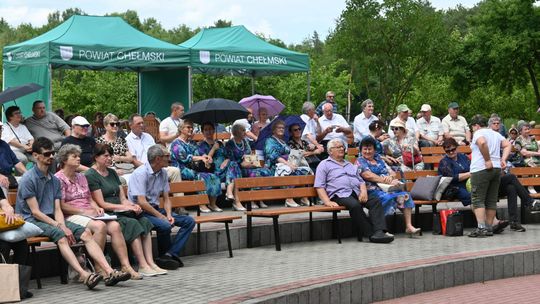 III Powiatowy Festiwal Piosenki Biesiadnej i Święto Rodzin Zastępczych w Nowinach cz. II [GALERIA ZDJĘĆ]