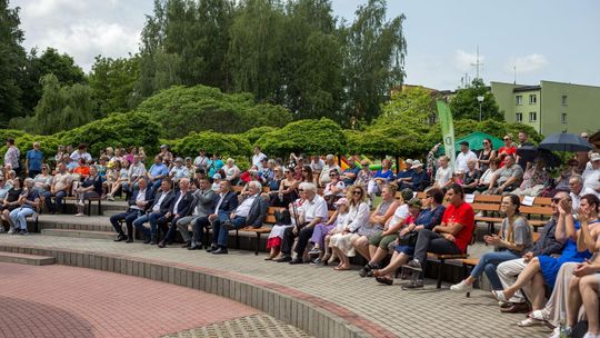 III Powiatowy Festiwal Piosenki Biesiadnej i Święto Rodzin Zastępczych w Nowinach cz. II [GALERIA ZDJĘĆ]