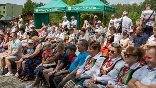 III Powiatowy Festiwal Piosenki Biesiadnej i Święto Rodzin Zastępczych w Nowinach cz. II [GALERIA ZDJĘĆ]