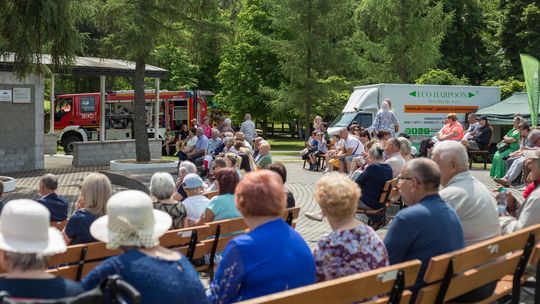 III Powiatowy Festiwal Piosenki Biesiadnej i Święto Rodzin Zastępczych w Nowinach cz. II [GALERIA ZDJĘĆ]