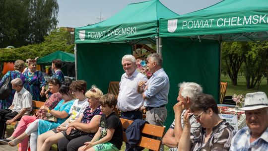III Powiatowy Festiwal Piosenki Biesiadnej i Święto Rodzin Zastępczych w Nowinach cz. II [GALERIA ZDJĘĆ]
