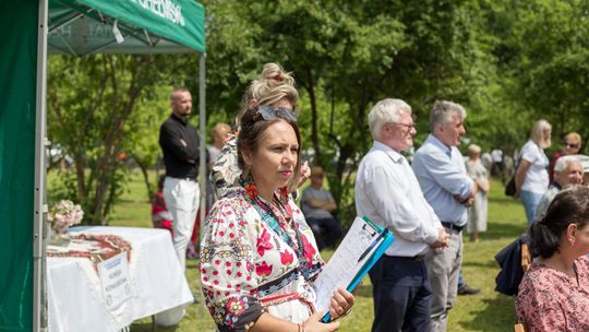 III Powiatowy Festiwal Piosenki Biesiadnej i Święto Rodzin Zastępczych w Nowinach cz. II [GALERIA ZDJĘĆ]