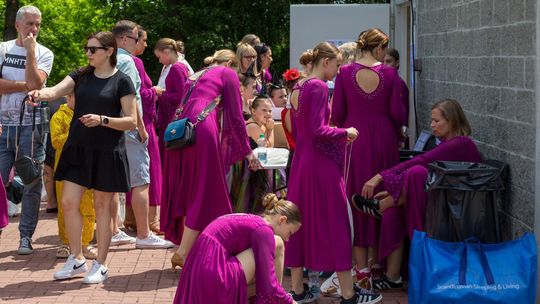 III Powiatowy Festiwal Piosenki Biesiadnej i Święto Rodzin Zastępczych w Nowinach cz. II [GALERIA ZDJĘĆ]