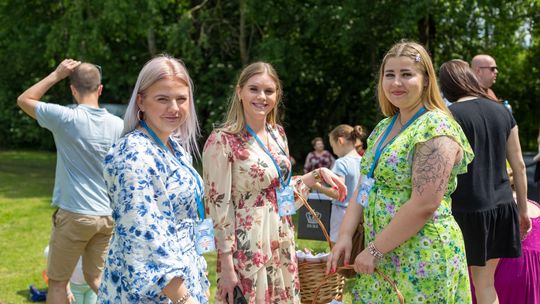 III Powiatowy Festiwal Piosenki Biesiadnej i Święto Rodzin Zastępczych w Nowinach cz. II [GALERIA ZDJĘĆ]