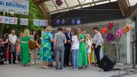 III Powiatowy Festiwal Piosenki Biesiadnej i Święto Rodzin Zastępczych w Nowinach cz. II [GALERIA ZDJĘĆ]