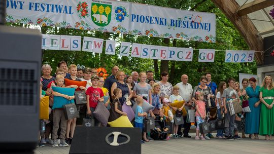 III Powiatowy Festiwal Piosenki Biesiadnej i Święto Rodzin Zastępczych w Nowinach cz. II [GALERIA ZDJĘĆ]