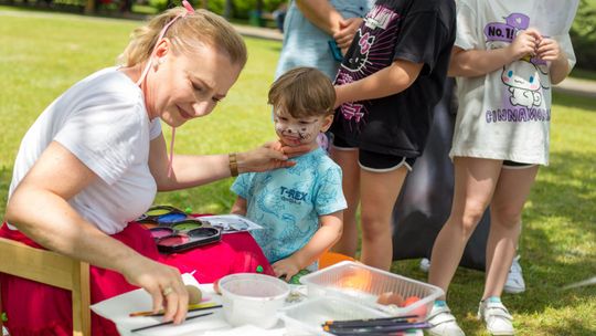 III Powiatowy Festiwal Piosenki Biesiadnej i Święto Rodzin Zastępczych w Nowinach cz. II [GALERIA ZDJĘĆ]