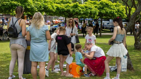 III Powiatowy Festiwal Piosenki Biesiadnej i Święto Rodzin Zastępczych w Nowinach cz. II [GALERIA ZDJĘĆ]
