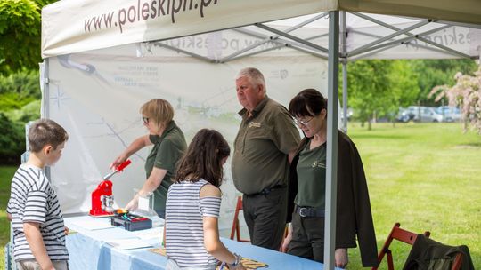 III Powiatowy Festiwal Piosenki Biesiadnej i Święto Rodzin Zastępczych w Nowinach cz. II [GALERIA ZDJĘĆ]