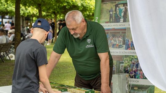 III Powiatowy Festiwal Piosenki Biesiadnej i Święto Rodzin Zastępczych w Nowinach cz. II [GALERIA ZDJĘĆ]