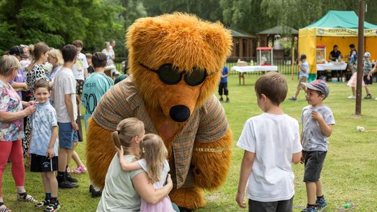 III Powiatowy Festiwal Piosenki Biesiadnej i Święto Rodzin Zastępczych w Nowinach cz. II [GALERIA ZDJĘĆ]