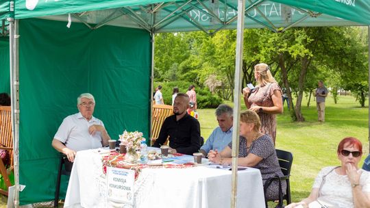 III Powiatowy Festiwal Piosenki Biesiadnej i Święto Rodzin Zastępczych w Nowinach cz. II [GALERIA ZDJĘĆ]