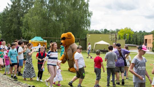 III Powiatowy Festiwal Piosenki Biesiadnej i Święto Rodzin Zastępczych w Nowinach cz. II [GALERIA ZDJĘĆ]