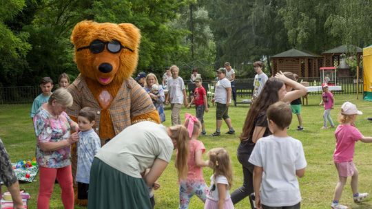 III Powiatowy Festiwal Piosenki Biesiadnej i Święto Rodzin Zastępczych w Nowinach cz. II [GALERIA ZDJĘĆ]