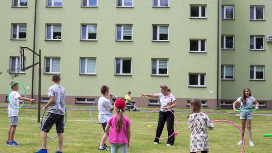 III Powiatowy Festiwal Piosenki Biesiadnej i Święto Rodzin Zastępczych w Nowinach cz. II [GALERIA ZDJĘĆ]