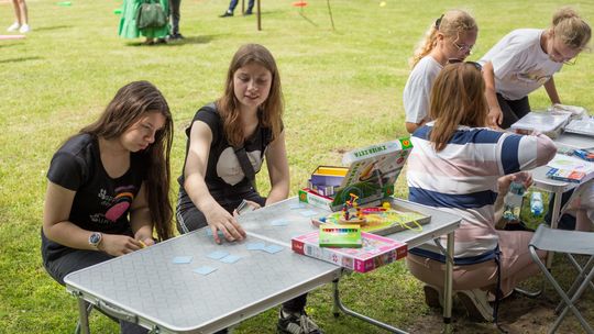 III Powiatowy Festiwal Piosenki Biesiadnej i Święto Rodzin Zastępczych w Nowinach cz. II [GALERIA ZDJĘĆ]