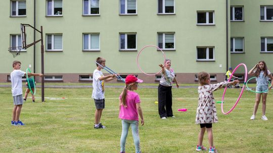 III Powiatowy Festiwal Piosenki Biesiadnej i Święto Rodzin Zastępczych w Nowinach cz. II [GALERIA ZDJĘĆ]