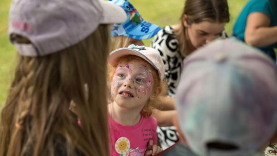 III Powiatowy Festiwal Piosenki Biesiadnej i Święto Rodzin Zastępczych w Nowinach cz. II [GALERIA ZDJĘĆ]