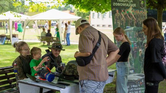 III Powiatowy Festiwal Piosenki Biesiadnej i Święto Rodzin Zastępczych w Nowinach cz. II [GALERIA ZDJĘĆ]
