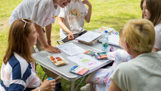 III Powiatowy Festiwal Piosenki Biesiadnej i Święto Rodzin Zastępczych w Nowinach cz. II [GALERIA ZDJĘĆ]