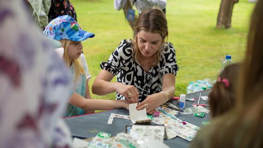 III Powiatowy Festiwal Piosenki Biesiadnej i Święto Rodzin Zastępczych w Nowinach cz. II [GALERIA ZDJĘĆ]