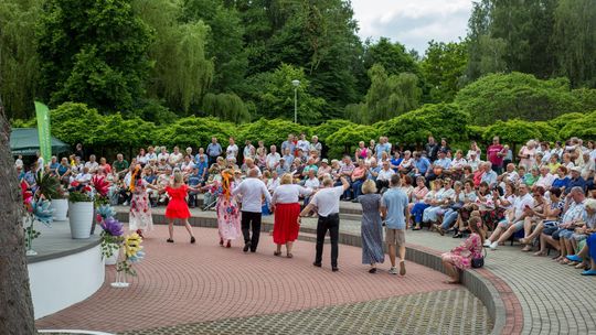 III Powiatowy Festiwal Piosenki Biesiadnej i Święto Rodzin Zastępczych w Nowinach cz. II [GALERIA ZDJĘĆ]