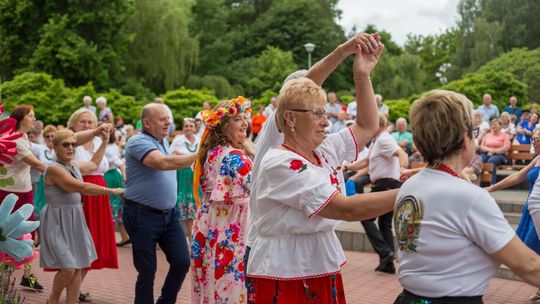 III Powiatowy Festiwal Piosenki Biesiadnej i Święto Rodzin Zastępczych w Nowinach cz. II [GALERIA ZDJĘĆ]