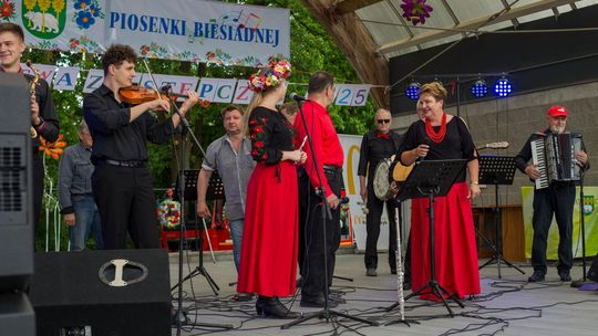 III Powiatowy Festiwal Piosenki Biesiadnej i Święto Rodzin Zastępczych w Nowinach cz. II [GALERIA ZDJĘĆ]