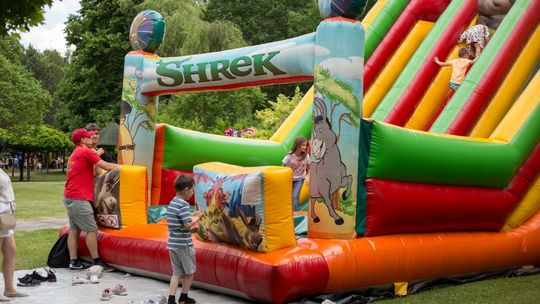 III Powiatowy Festiwal Piosenki Biesiadnej i Święto Rodzin Zastępczych w Nowinach cz. II [GALERIA ZDJĘĆ]