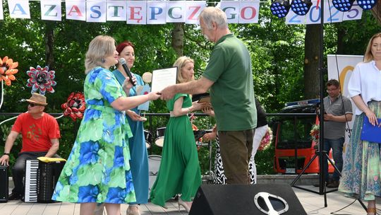 III Powiatowy Festiwal Piosenki Biesiadnej i Święto Rodzin Zastępczych w Nowinach cz. II [GALERIA ZDJĘĆ]