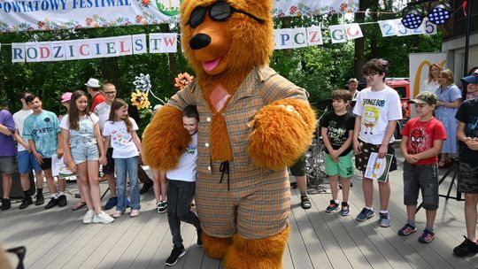 III Powiatowy Festiwal Piosenki Biesiadnej i Święto Rodzin Zastępczych w Nowinach cz. II [GALERIA ZDJĘĆ]