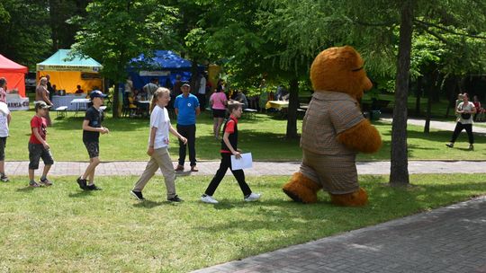 III Powiatowy Festiwal Piosenki Biesiadnej i Święto Rodzin Zastępczych w Nowinach cz. II [GALERIA ZDJĘĆ]