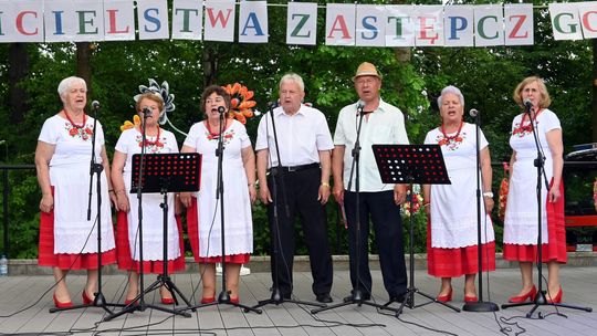 III Powiatowy Festiwal Piosenki Biesiadnej i Święto Rodzin Zastępczych w Nowinach cz. II [GALERIA ZDJĘĆ]