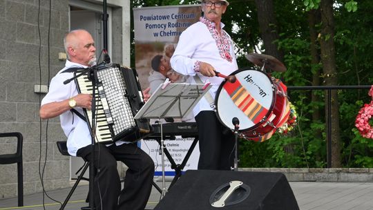 III Powiatowy Festiwal Piosenki Biesiadnej i Święto Rodzin Zastępczych w Nowinach cz. II [GALERIA ZDJĘĆ]