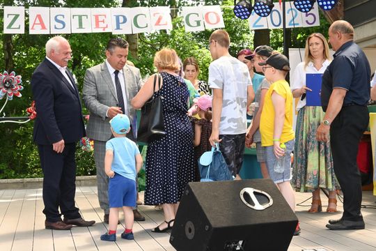 III Powiatowy Festiwal Piosenki Biesiadnej i Święto Rodzin Zastępczych w Nowinach cz. II [GALERIA ZDJĘĆ]
