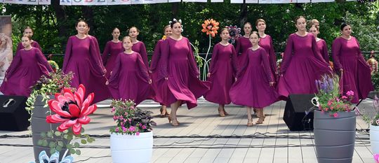 III Powiatowy Festiwal Piosenki Biesiadnej i Święto Rodzin Zastępczych w Nowinach cz. II [GALERIA ZDJĘĆ]