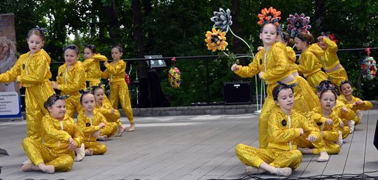 III Powiatowy Festiwal Piosenki Biesiadnej i Święto Rodzin Zastępczych w Nowinach cz. II [GALERIA ZDJĘĆ]