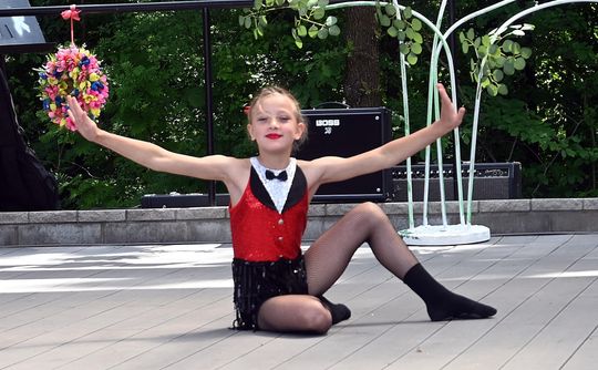 III Powiatowy Festiwal Piosenki Biesiadnej i Święto Rodzin Zastępczych w Nowinach cz. II [GALERIA ZDJĘĆ]