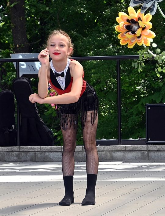 III Powiatowy Festiwal Piosenki Biesiadnej i Święto Rodzin Zastępczych w Nowinach cz. II [GALERIA ZDJĘĆ]