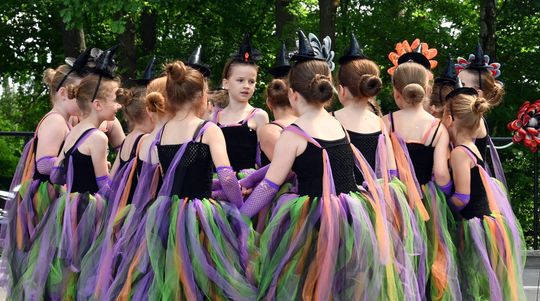 III Powiatowy Festiwal Piosenki Biesiadnej i Święto Rodzin Zastępczych w Nowinach cz. II [GALERIA ZDJĘĆ]