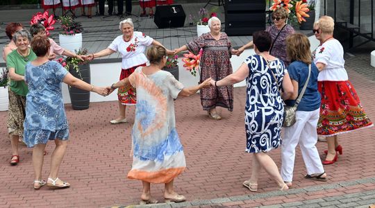 III Powiatowy Festiwal Piosenki Biesiadnej i Święto Rodzin Zastępczych w Nowinach cz. II [GALERIA ZDJĘĆ]