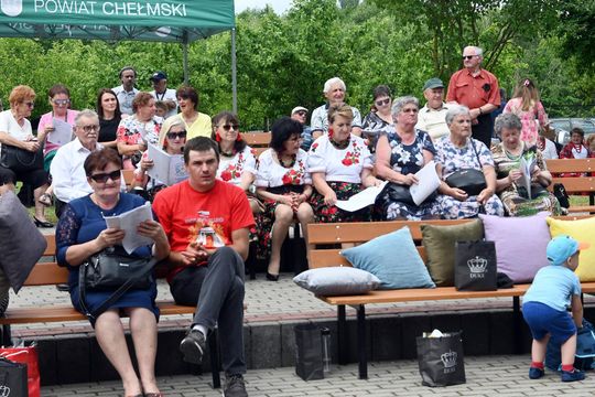 III Powiatowy Festiwal Piosenki Biesiadnej i Święto Rodzin Zastępczych w Nowinach cz. II [GALERIA ZDJĘĆ]