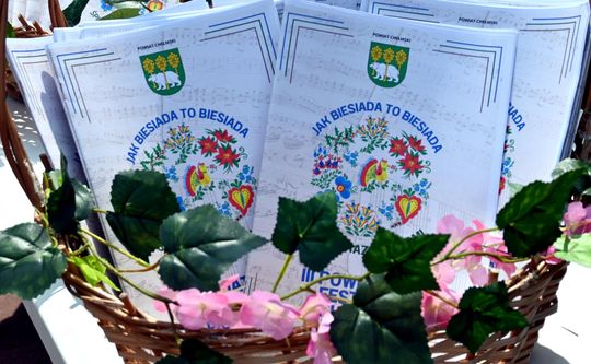 III Powiatowy Festiwal Piosenki Biesiadnej i Święto Rodzin Zastępczych w Nowinach cz. II [GALERIA ZDJĘĆ]