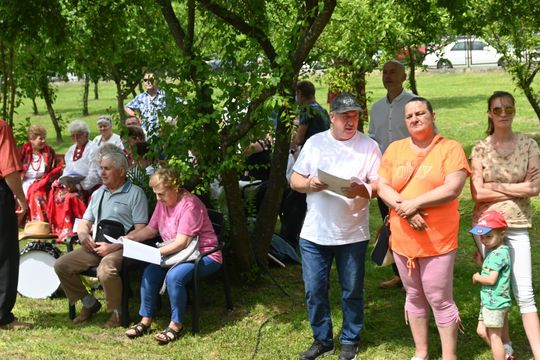 III Powiatowy Festiwal Piosenki Biesiadnej i Święto Rodzin Zastępczych w Nowinach cz. II [GALERIA ZDJĘĆ]