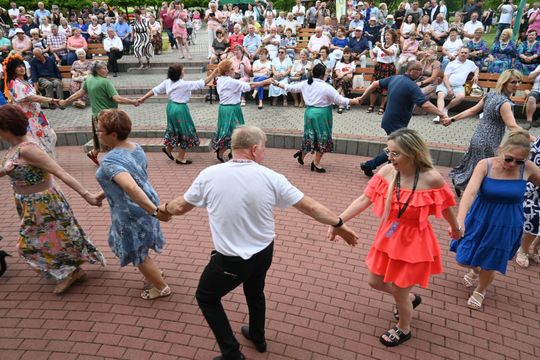 III Powiatowy Festiwal Piosenki Biesiadnej i Święto Rodzin Zastępczych w Nowinach cz. II [GALERIA ZDJĘĆ]