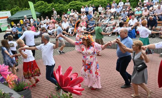 III Powiatowy Festiwal Piosenki Biesiadnej i Święto Rodzin Zastępczych w Nowinach cz. II [GALERIA ZDJĘĆ]